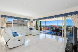 19 Buncrana Terrace, Banora Point NSW 2486, Australia