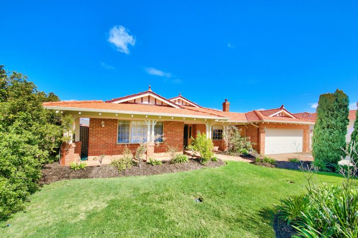 6 Burtonia Pl, Canning Vale WA 6155, Australia