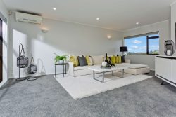 2/6 Ensign Place, Hillcrest, North Shore City, Auckland, 0627, New Zealand