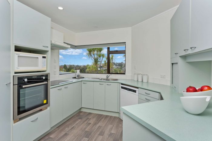 2/6 Ensign Place, Hillcrest, North Shore City, Auckland, 0627, New Zealand