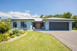 6 Andrews St, Kurrimine Beach QLD 4871, Australia