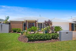 322 Ramsay St, Middle Ridge QLD 4350, Australia