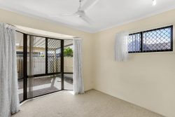 Unit 9/10 Melody Ct, The Palms, Warana QLD 4575, Australia