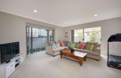 2/11 Oakridge Way, Northpark, Manukau City, Auckland, 2013, New Zealand