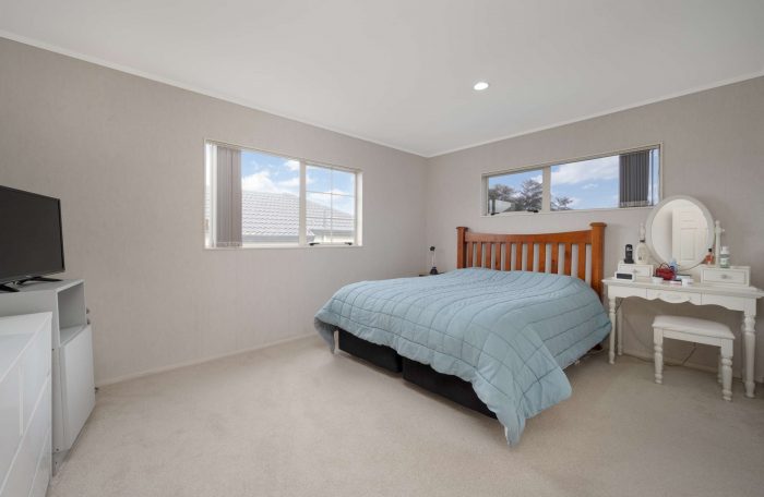 2/11 Oakridge Way, Northpark, Manukau City, Auckland, 2013, New Zealand