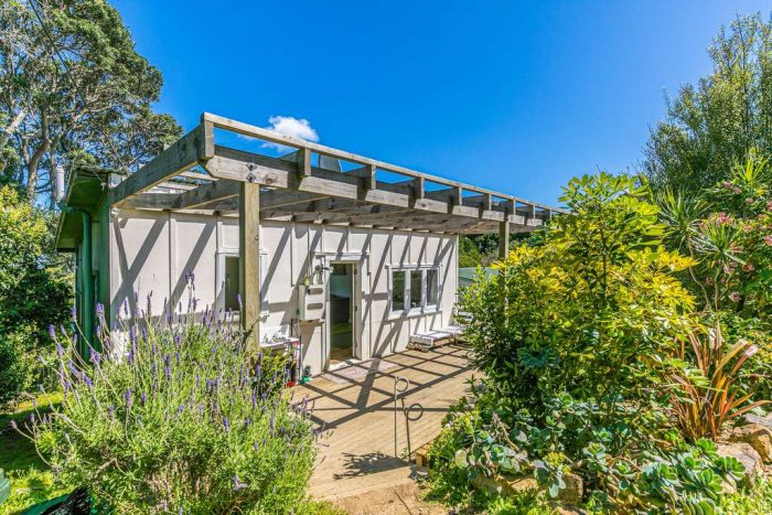 75 Ocean Road, Surfdale, Waiheke Island, Auckland, 1081, New Zealand