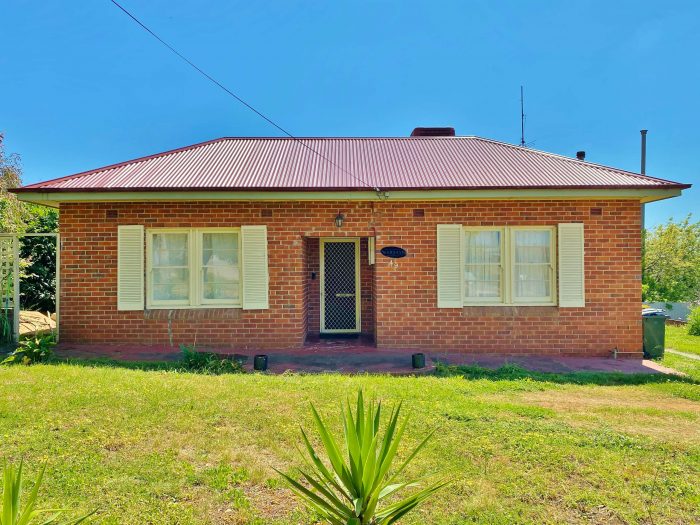 49 Allanan St, Young NSW 2594, Australia