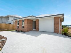 7 Lynmore Way, Midway Point TAS 7171, Australia