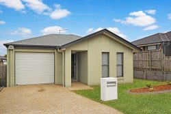 10 Huntley Cres, Redbank Plains QLD 4301, Australia