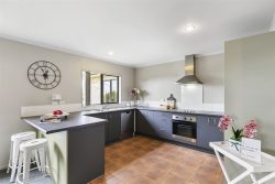 17 Black teal close, Unsworth Heights, North Shore City, Auckland, 0632, New Zealand