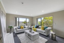 17 Black teal close, Unsworth Heights, North Shore City, Auckland, 0632, New Zealand