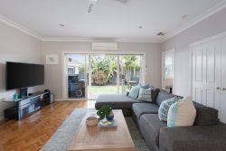 9 Margaretta St, Bentleigh East VIC 3165, Australia