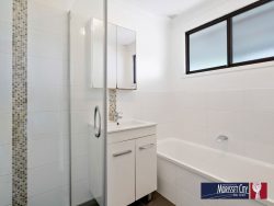 5 Rhodes Parade, Windermere Park NSW 2264, Australia