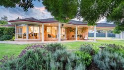 40 Rosborough Ct, Thurgoona NSW 2640, Australia