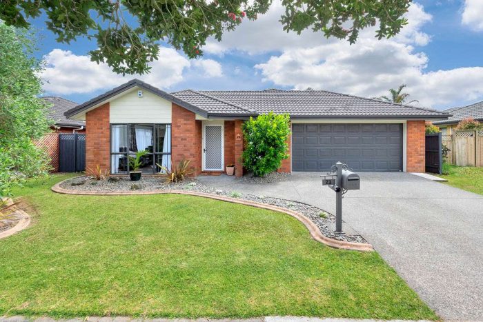 23 Croftview Road, Wattle Downs, Manukau City, Auckland, 2103, New Zealand