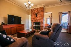 9 Lindbeck Ave, Tumut NSW 2720, Australia