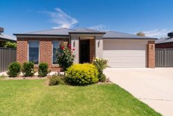 5 Loch Ct, Thurgoona NSW 2640, Australia