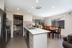 5 Loch Ct, Thurgoona NSW 2640, Australia