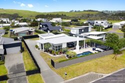 4 Paraoa Crescent, Omaha, Rodney, Auckland, 0986, New Zealand