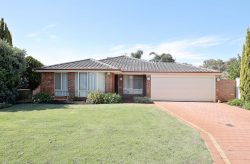 4 Waterton Retreat, Ballajura WA 6066, Australia