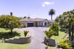 10 Amber Place, Waimauku, Rodney, Auckland, 0812, New Zealand