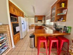 25 Pitstone Rd, Young NSW 2594, Australia