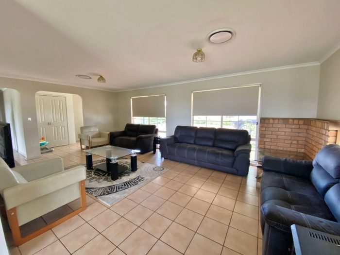 25 Pitstone Rd, Young NSW 2594, Australia