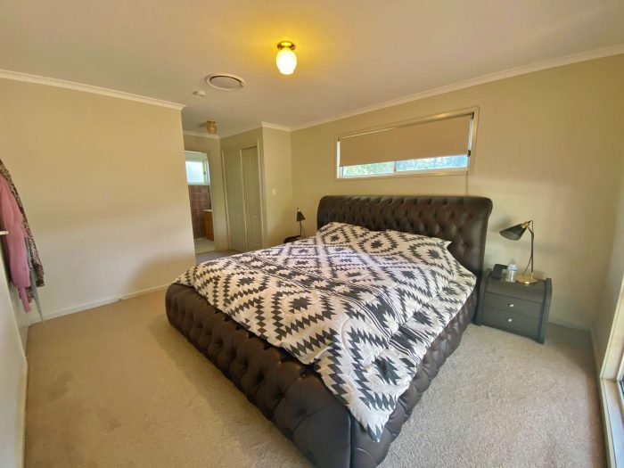 25 Pitstone Rd, Young NSW 2594, Australia