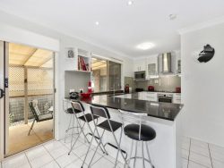 7 Yvonne Cres, Bilambil Heights NSW 2486, Australia