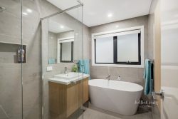 4 White Gum Pl, Research VIC 3095, Australia