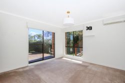 211 Bugden Ave, Fadden ACT 2904, Australia