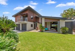 427 Palmerston Hwy, O’Briens Hill QLD 4860, Australia