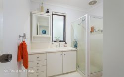 4 Greenshields St, Mira Mar WA 6330, Australia