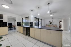 1 Bryce Ct, Gracemere QLD 4702, Australia