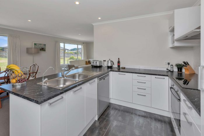 6 Ocean View Rise, Ruakaka, Whangarei, Northland, 0116, New Zealand