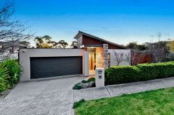 115 Springthorpe Blvd, Macleod VIC 3085, Australia