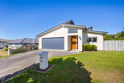 10 Routeburn Avenue, Aotea, Porirua, Wellington, 5024, New Zealand