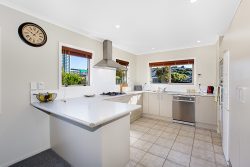 10 Routeburn Avenue, Aotea, Porirua, Wellington, 5024, New Zealand