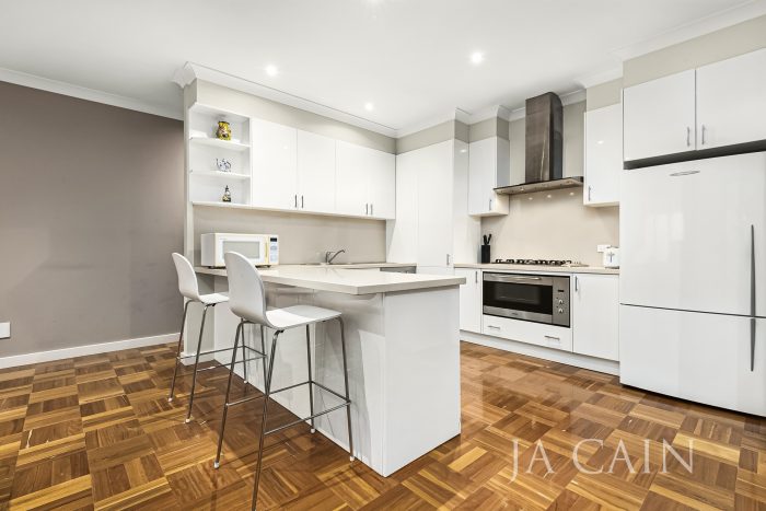 Unit 3/76 Summerhill Rd, Glen Iris VIC 3146, Australia