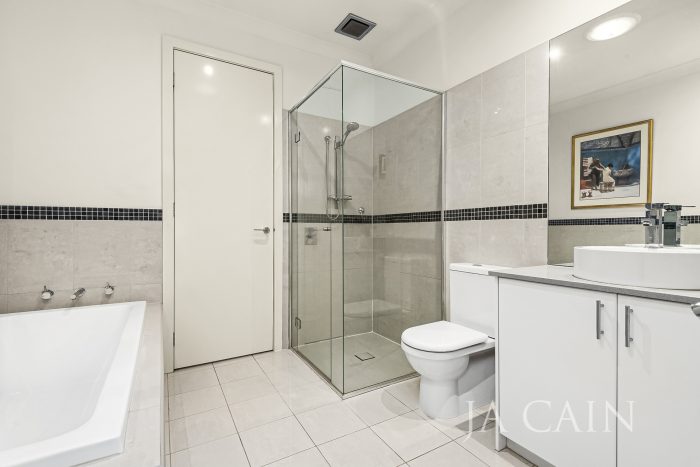 Unit 3/76 Summerhill Rd, Glen Iris VIC 3146, Australia