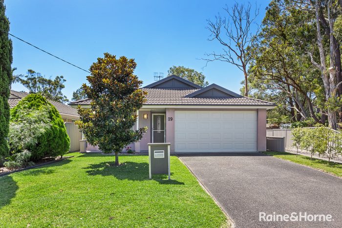 19 Torpey Ave, Lemon Tree Passage NSW 2319, Australia