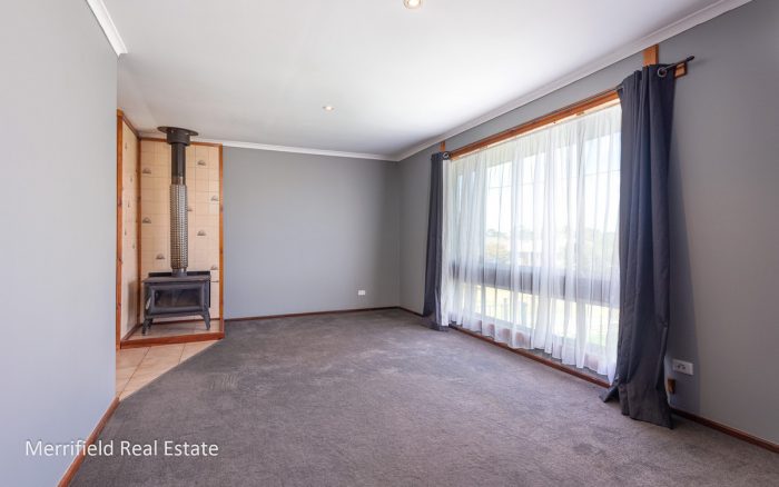 13 Whidby St, Orana WA 6330, Australia