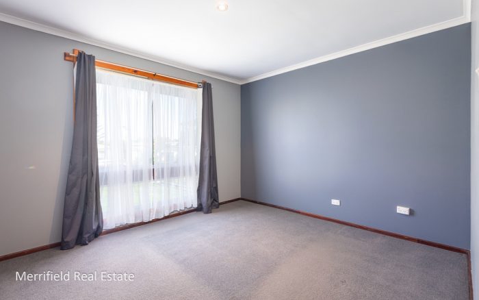 13 Whidby St, Orana WA 6330, Australia