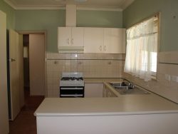 990 Calimo St, North Albury NSW 2640, Australia