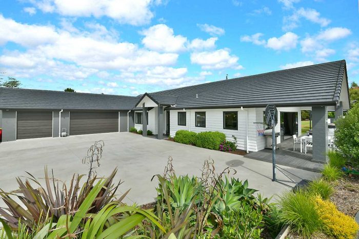 4 Loretta Place, Red Beach, Rodney, Auckland, 0932, New Zealand