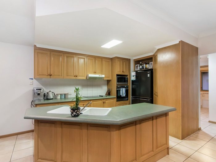 10 Ringtail St, Clear Island Waters QLD 4226, Australia