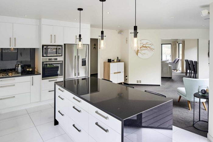 17 Paremata Drive, Paremata, Porirua, Wellington, 5024, New Zealand