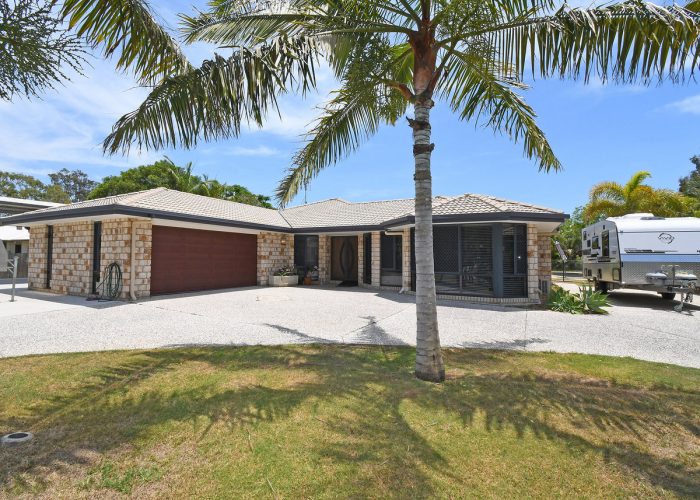 11 Seahorse Cct, Dundowran Beach QLD 4655, Australia