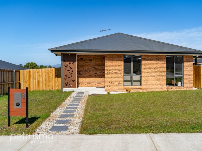 8 Kingsgate Cir, Huntingfield TAS 7055, Australia