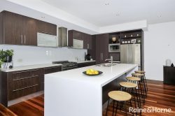 30 Lawley St, Reservoir VIC 3073, Australia